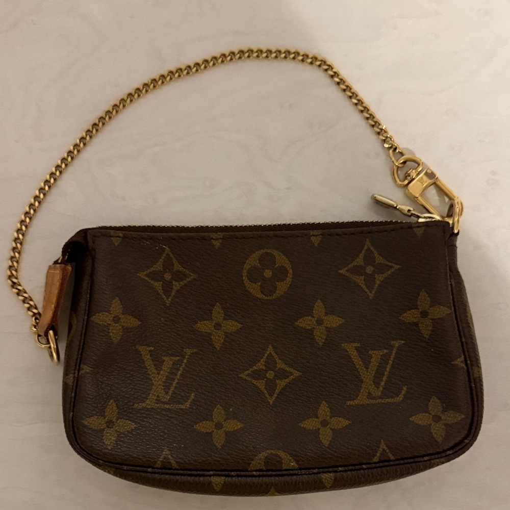 Louis Vuitton mini pouchette